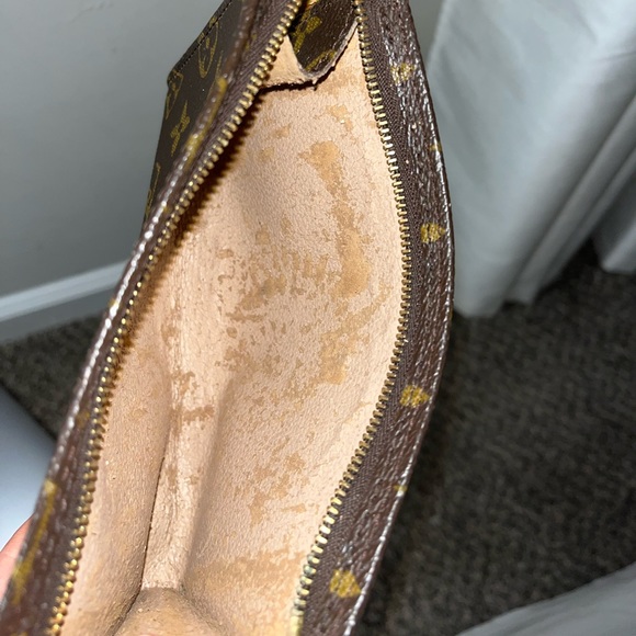 Louis Vuitton Cosmetic Bag - Picture 6 of 8